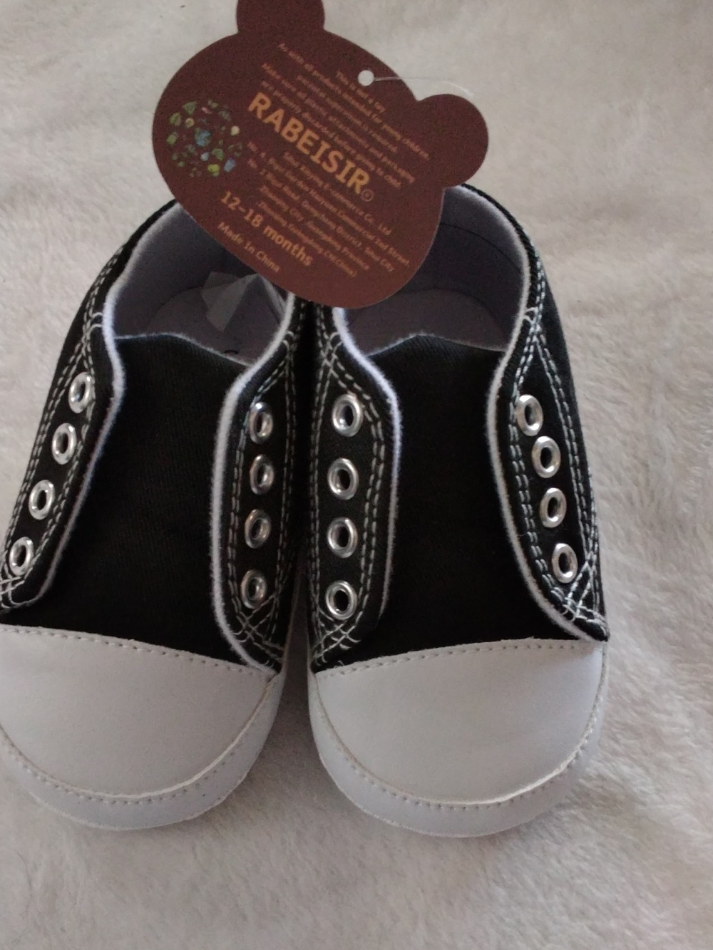 RABEISIR Black and White Slip-On Kids Sneakers